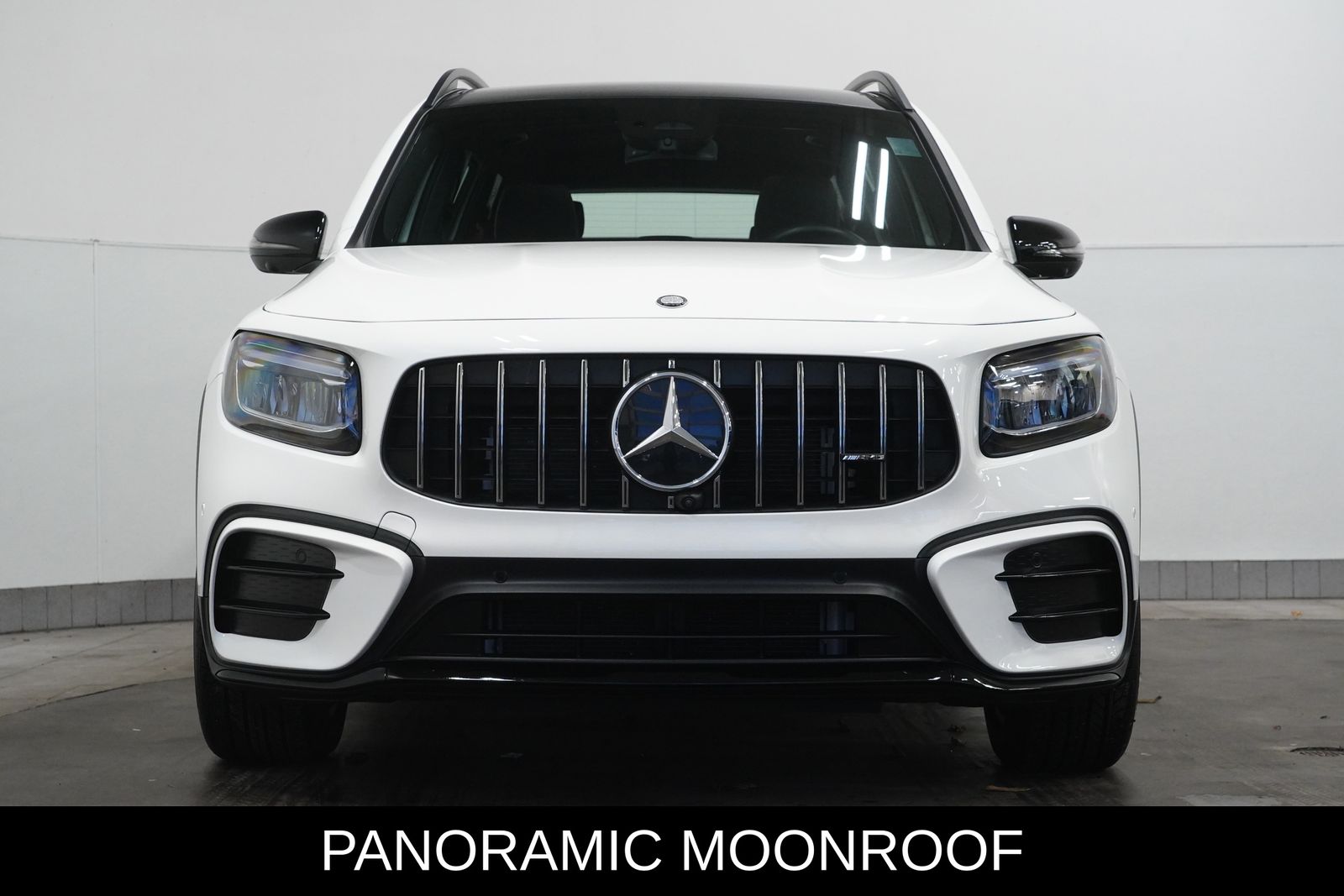 2025 Mercedes Benz GLB AMG 35 4MATIC photo 3