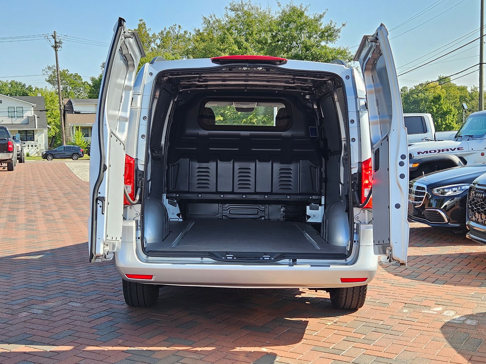 2023 Mercedes Benz Metris Cargo Van photo 2