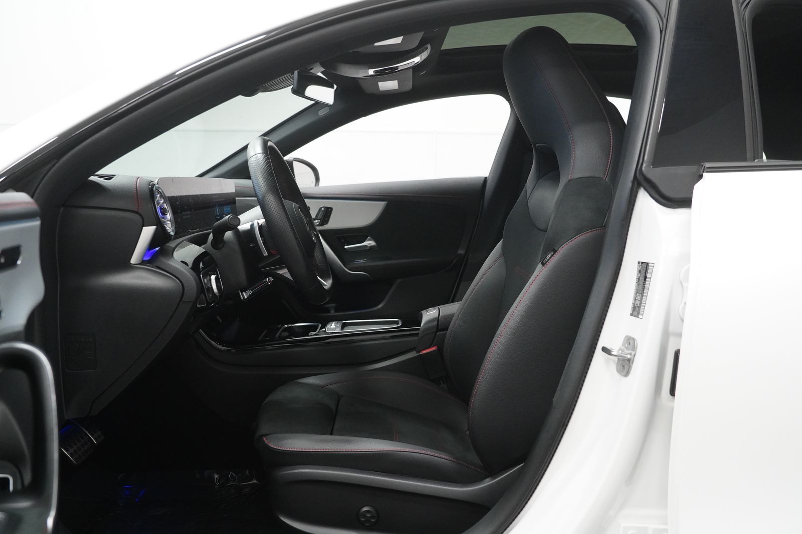 2024 Mercedes Benz CLA 250 4MATIC photo 2
