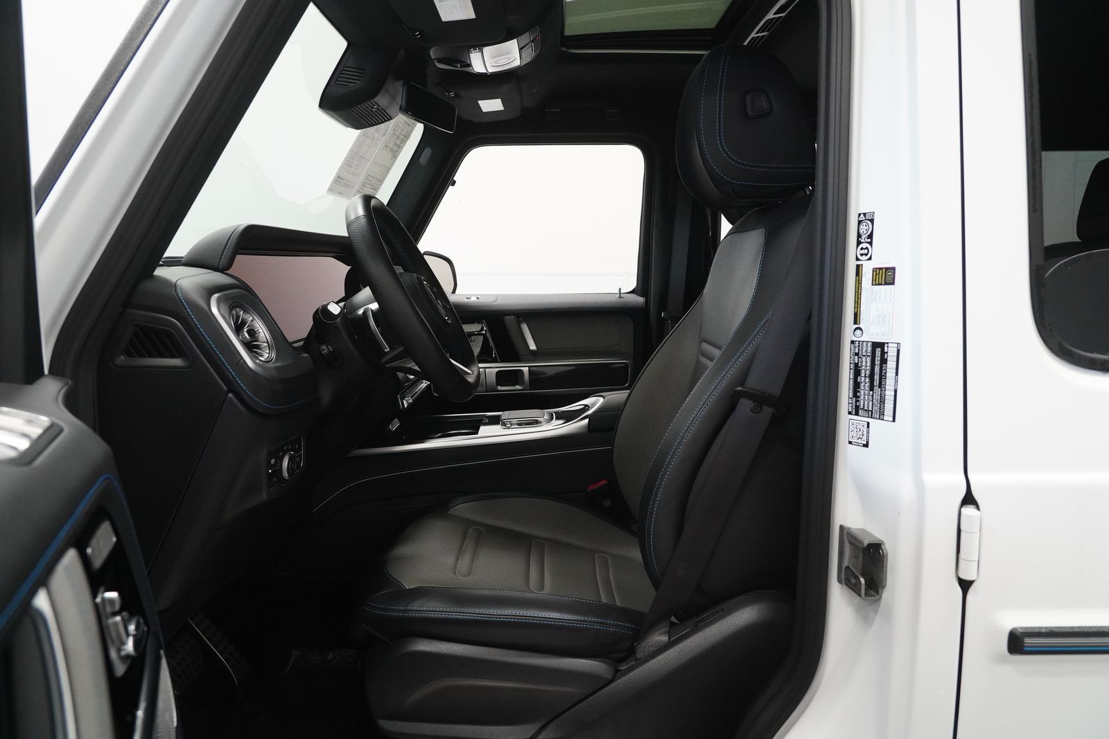 2025 Mercedes Benz G photo 2