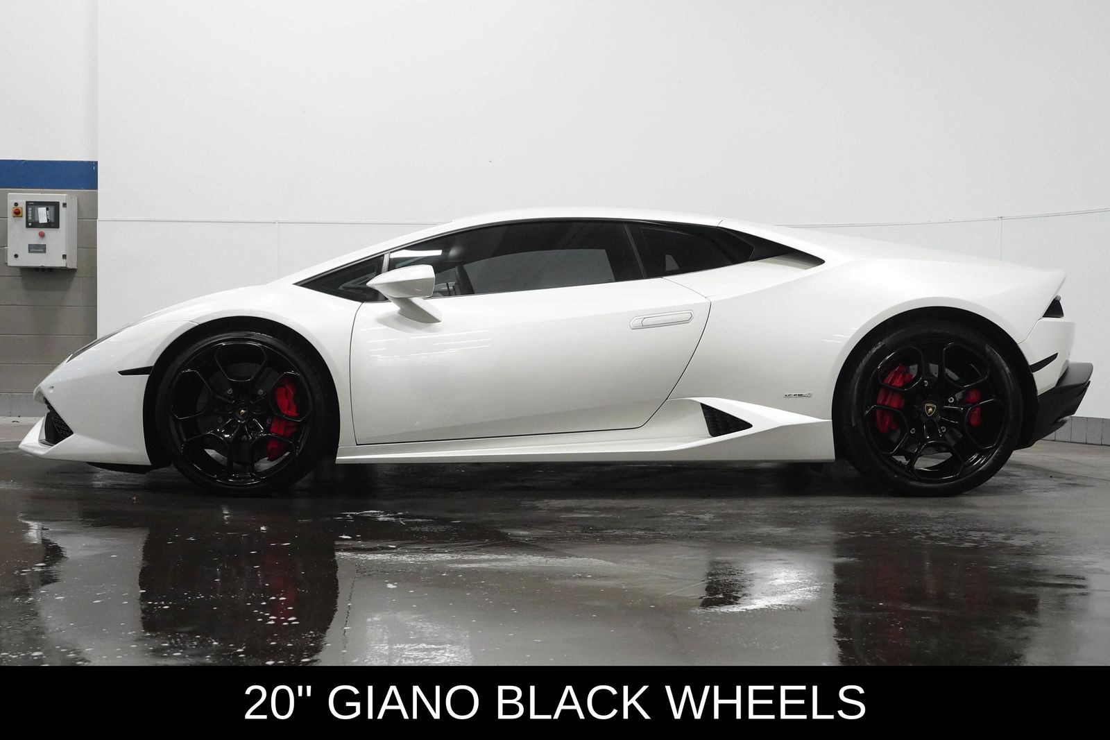 2016 Lamborghini Huracan Coupe photo 4