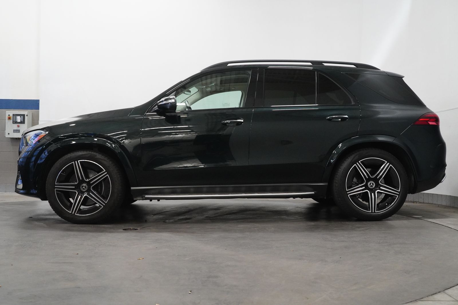 2025 Mercedes Benz GLE 350 4MATIC photo 4