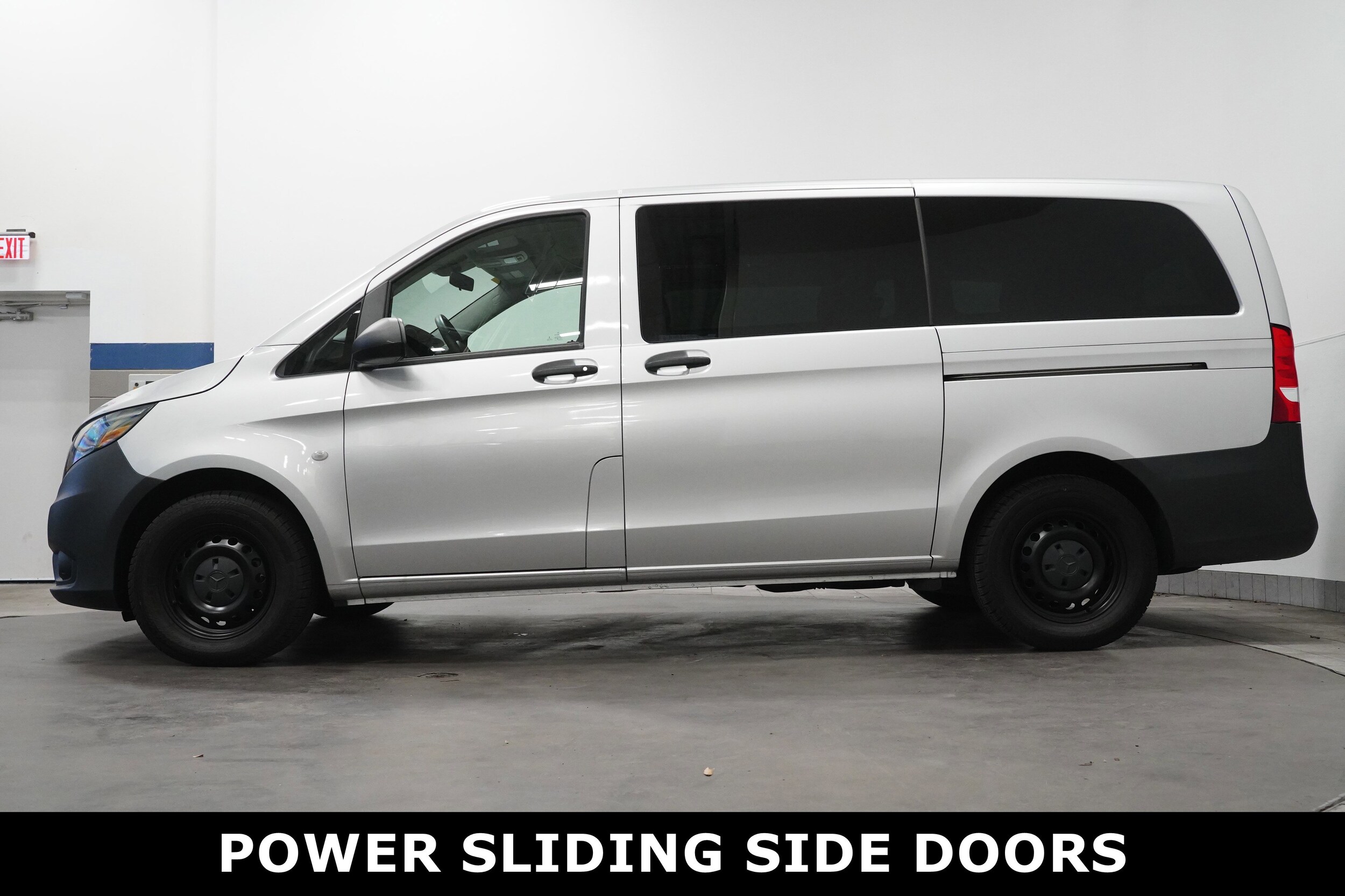 2022 Mercedes Benz Metris Passenger Van photo 4