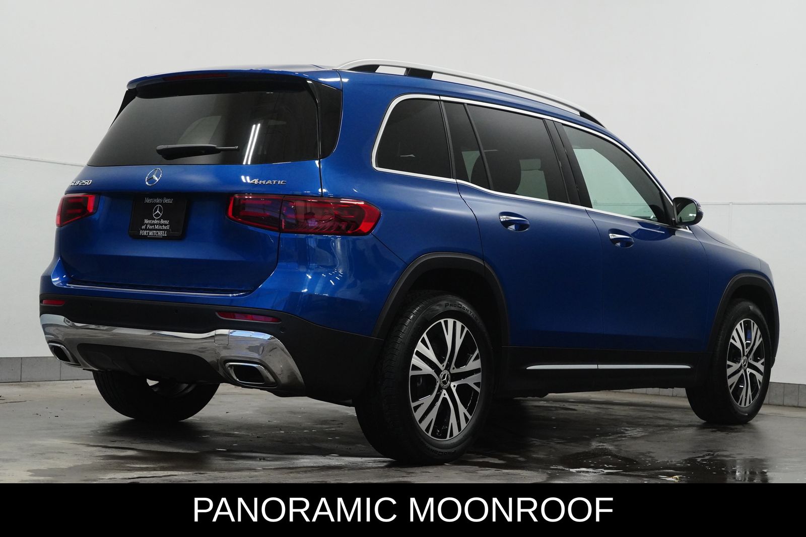 2025 Mercedes Benz GLB 250 4MATIC photo 2