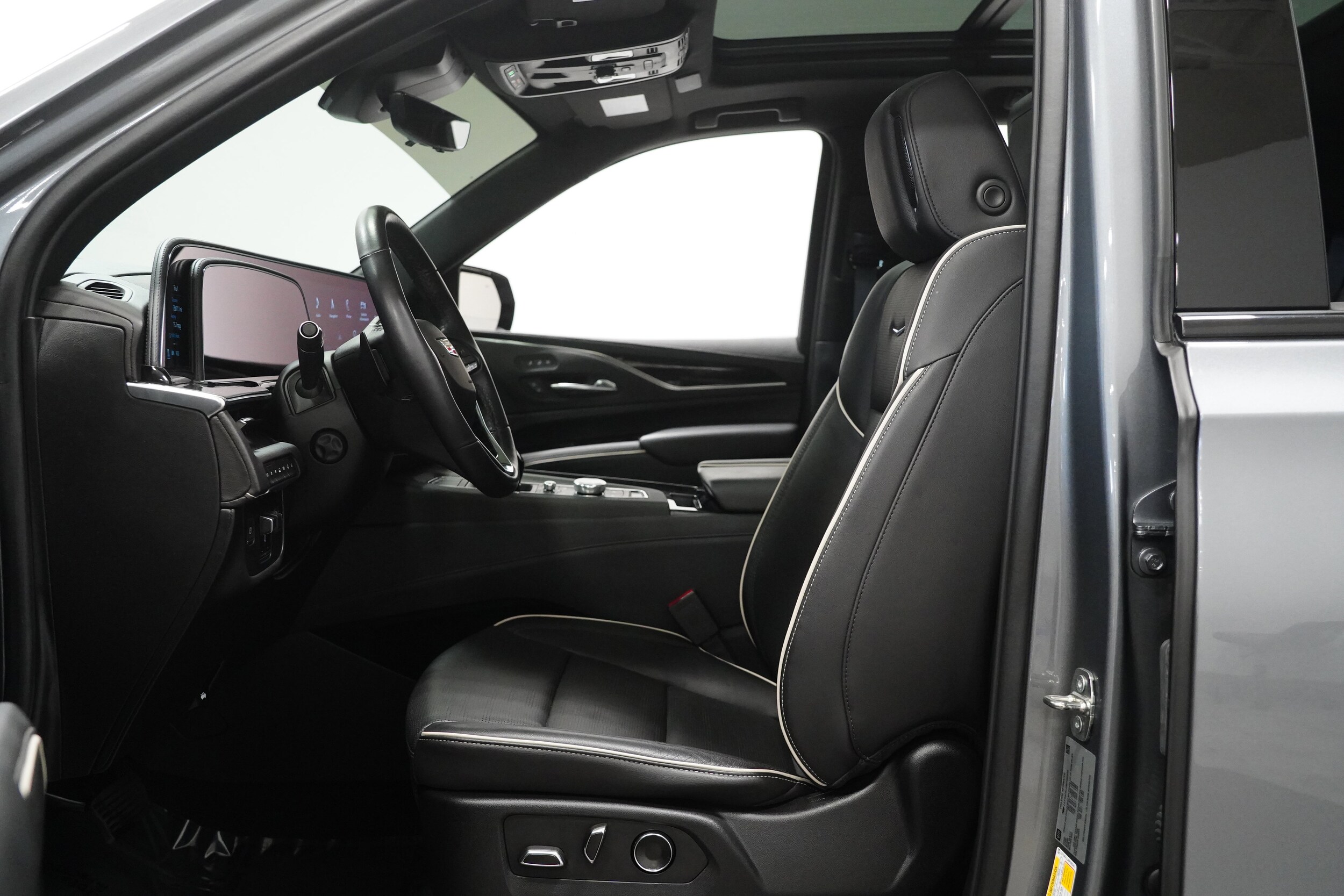 2021 Cadillac Escalade Sport photo 2