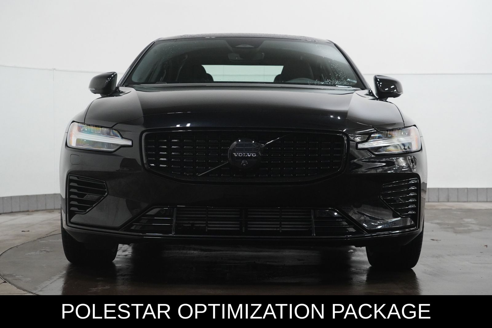 2024 Volvo S60 T8 Plus Black Edition photo 3