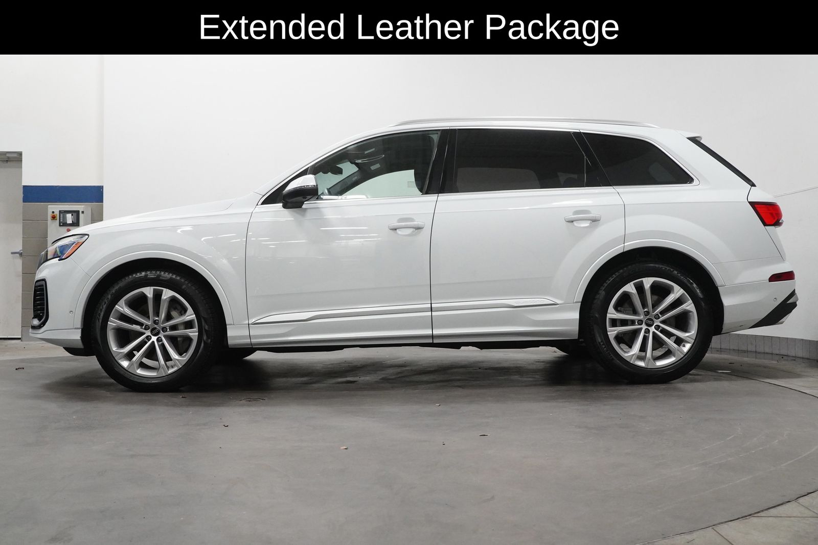 2025 Audi Q7 55 Premium photo 4