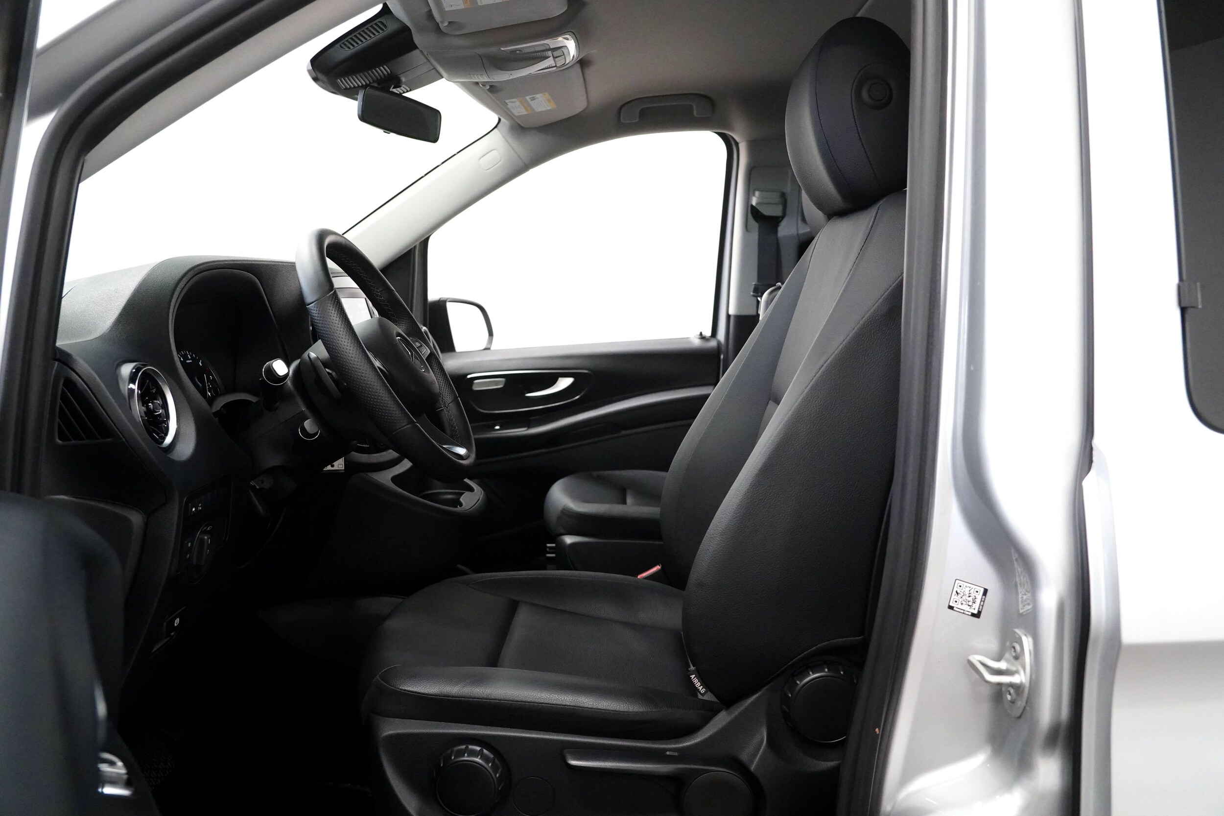 2023 Mercedes Benz Metris Passenger Van photo 2