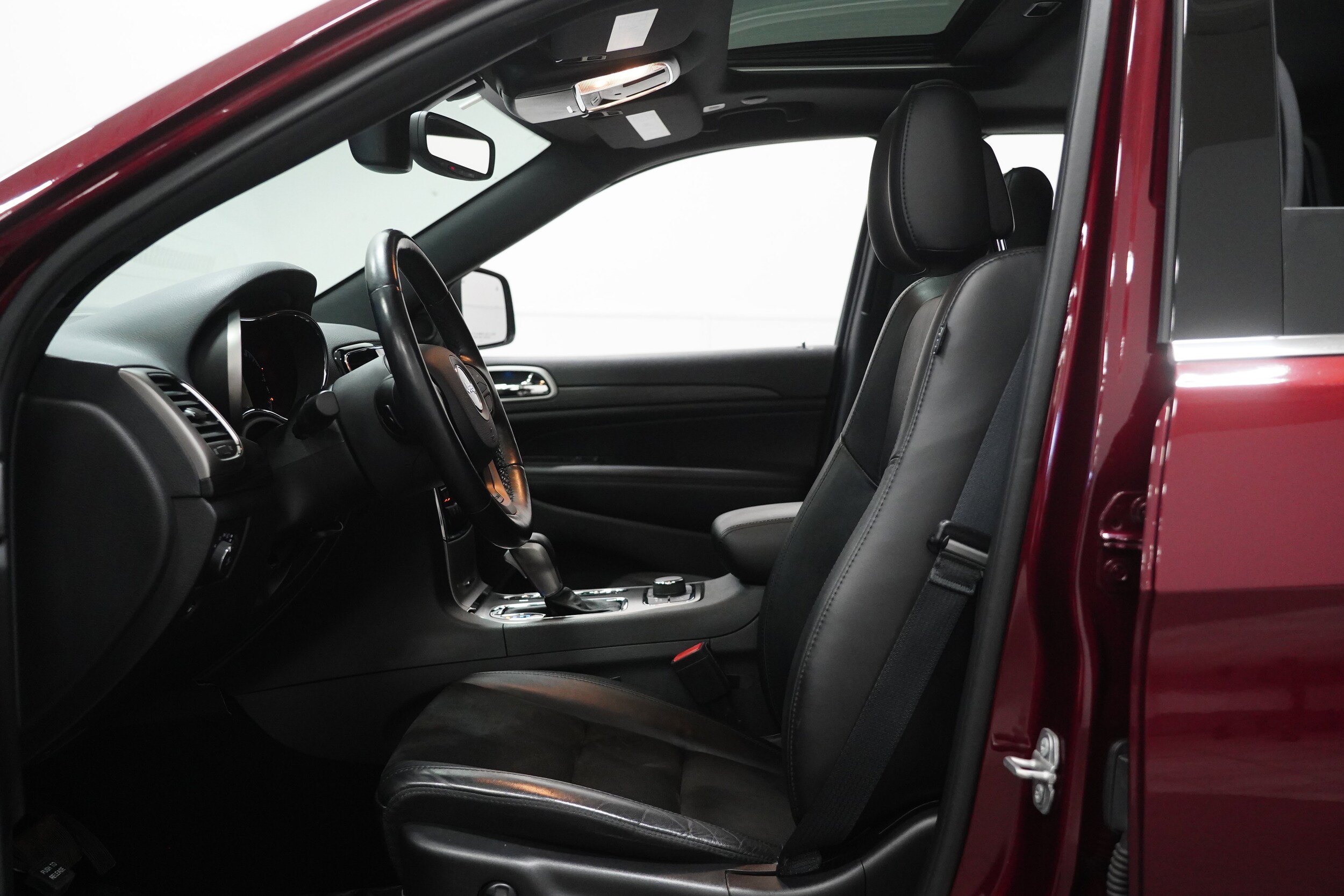 2020 Jeep Grand Cherokee Laredo photo 2