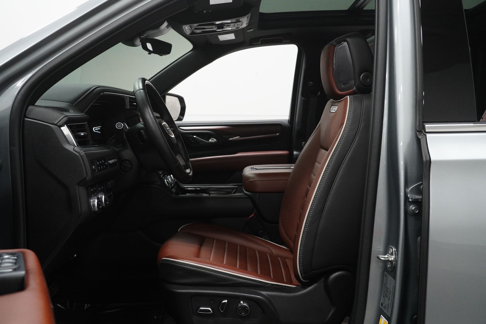 2024 Gmc Yukon XL Denali Ultimate photo 2