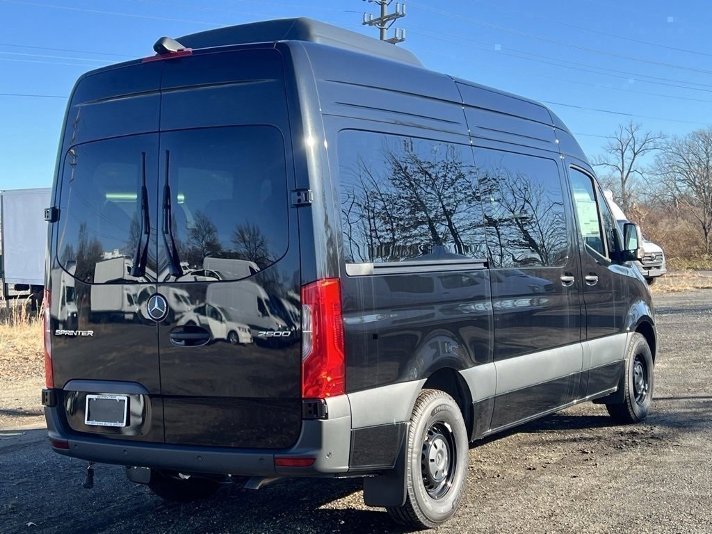 New 2025 Mercedes-Benz Sprinter 2500 Passenger 144 WB Minivan/Van