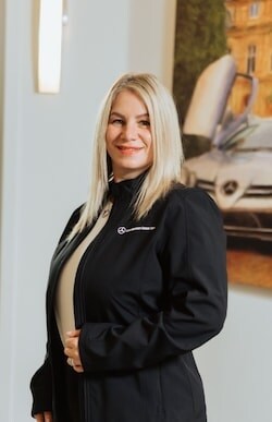 Staff member Randi Weinstein from c0e12428f132