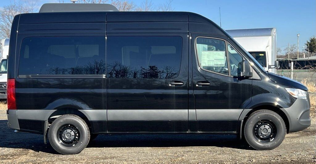New 2025 Mercedes-Benz Sprinter 2500 Passenger 144 WB Minivan/Van