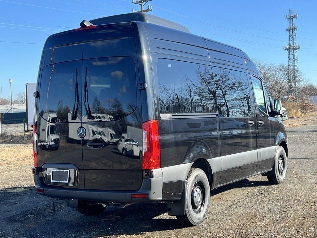 New 2025 Mercedes-Benz Sprinter 2500 Passenger 144 WB Minivan/Van