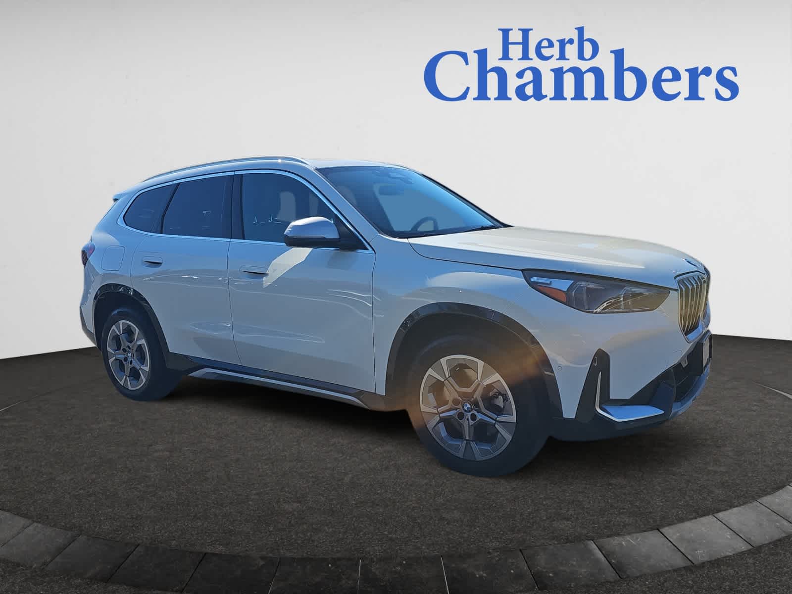 2024 BMW X1 28i's photo