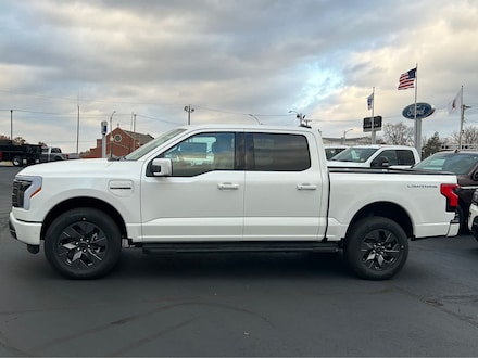 2023 Ford F-150 Lightning Lariat 4WD SuperCrew 5.5 Box