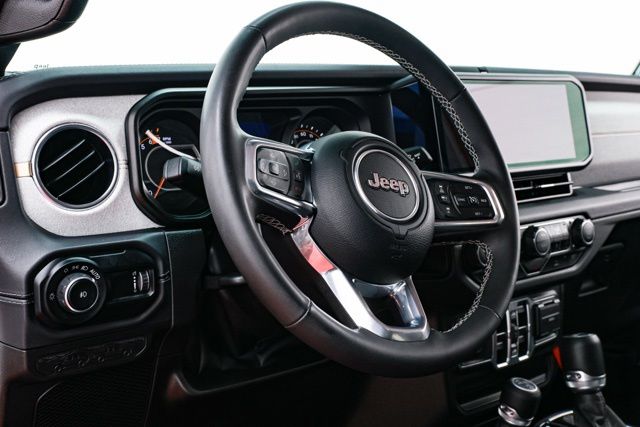 2025 Jeep Wrangler 4-Door Sahara - Photo 28