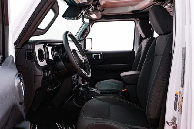2025 Jeep Wrangler 4-Door Sahara - Photo 9