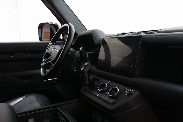 2024 Land Rover Defender X-Dynamic SE - Photo 17