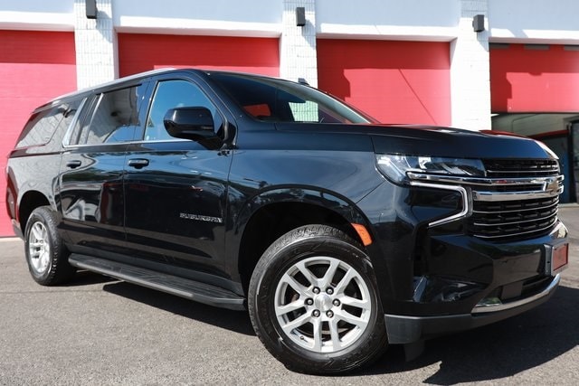 2024 Chevrolet Suburban LT's photo