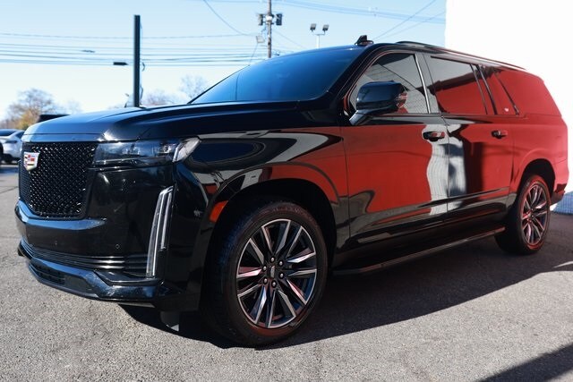 2023 Cadillac Escalade ESV Sport photo 3