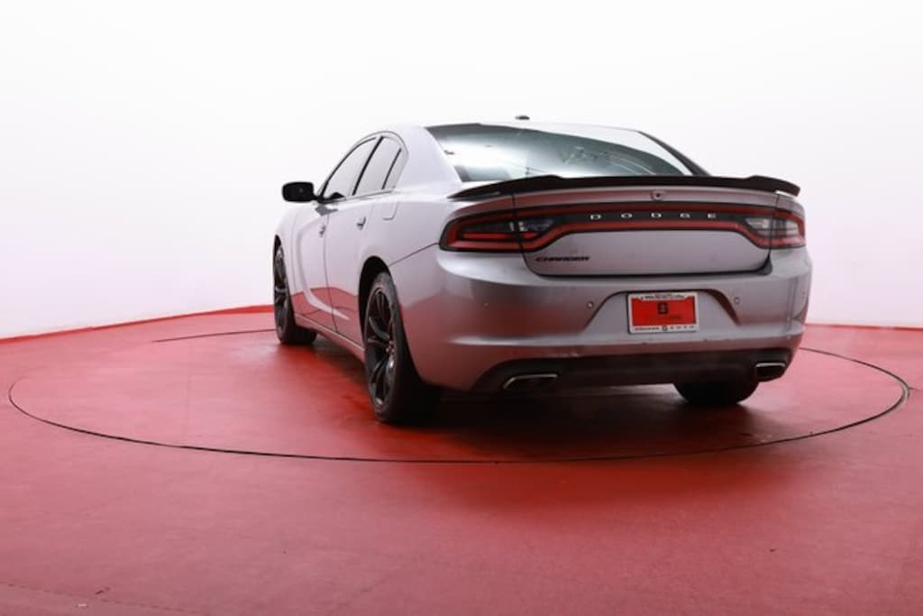 Used 2018 Dodge Charger SXT Sedan