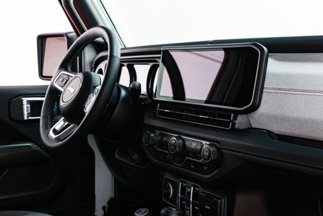 2025 Jeep Wrangler 4-Door Sahara - Photo 19