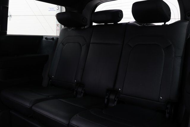 2024 Land Rover Defender X-Dynamic SE - Photo 21