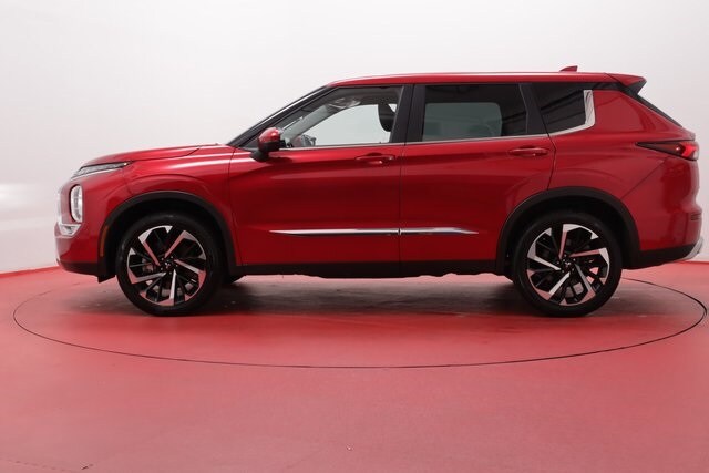 2024 Mitsubishi Outlander SEL photo 2