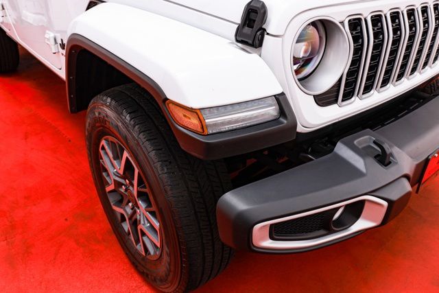 2025 Jeep Wrangler 4-Door Sahara - Photo 32
