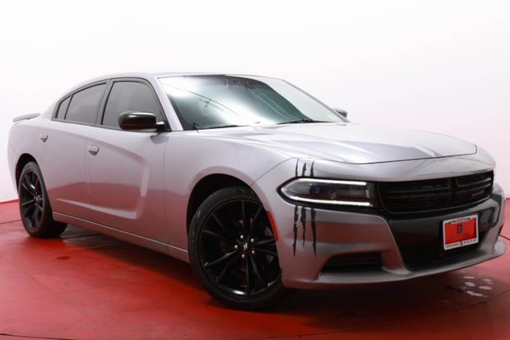Used 2018 Dodge Charger SXT Sedan