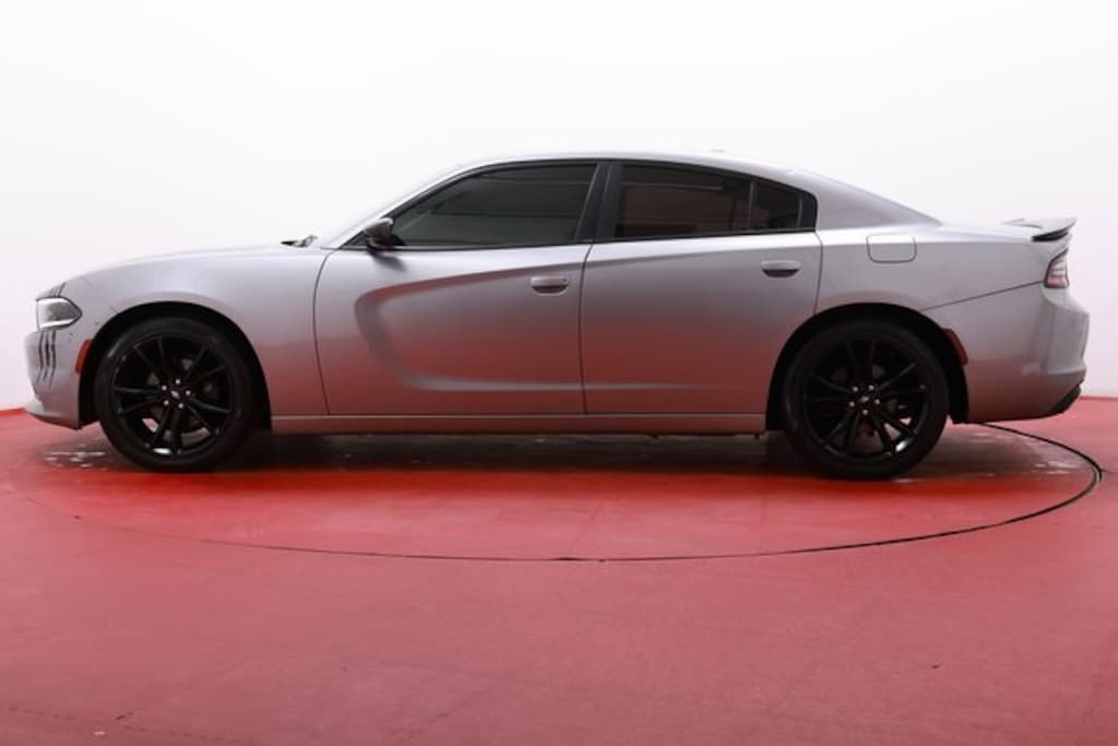 Used 2018 Dodge Charger SXT Sedan