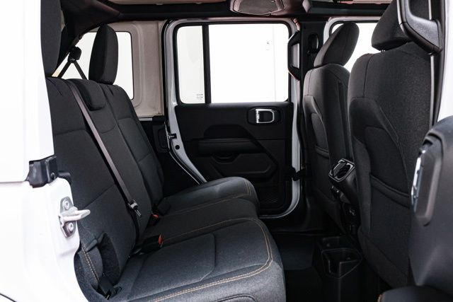 2025 Jeep Wrangler 4-Door Sahara - Photo 15