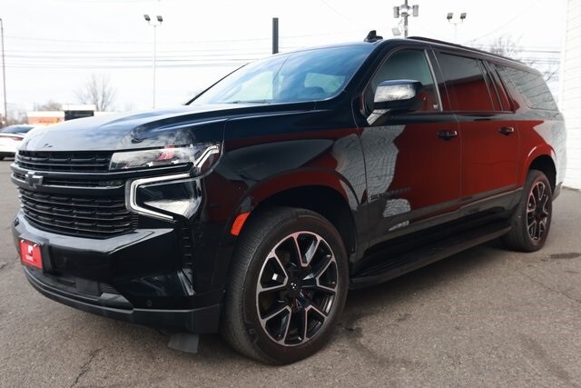 2024 Chevrolet Suburban RST photo 3
