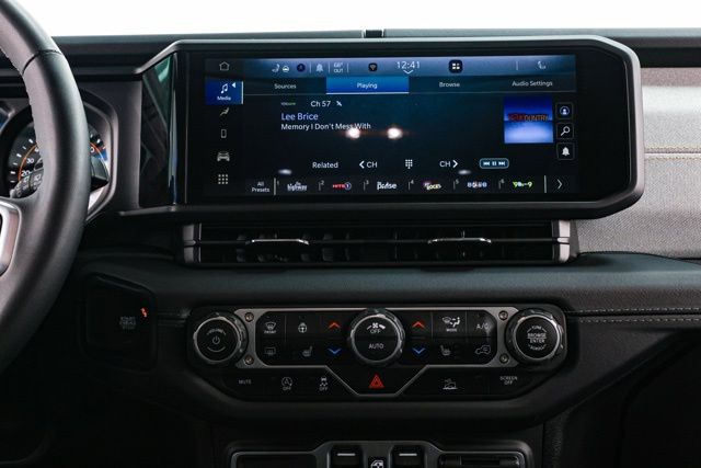 2025 Jeep Wrangler 4-Door Sahara - Photo 47