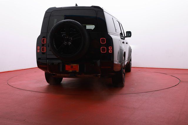 2024 Land Rover Defender X-Dynamic SE - Photo 5