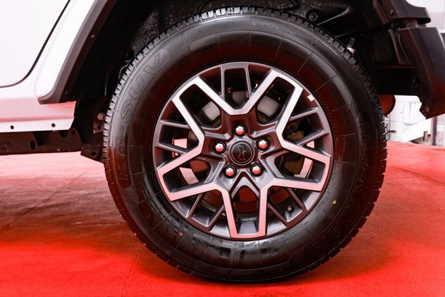 2025 Jeep Wrangler 4-Door Sahara - Photo 30