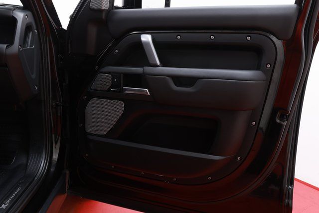 2024 Land Rover Defender X-Dynamic SE - Photo 18