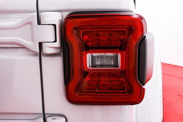 2025 Jeep Wrangler 4-Door Sahara - Photo 22