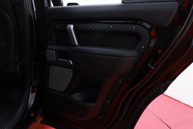 2024 Land Rover Defender X-Dynamic SE - Photo 19