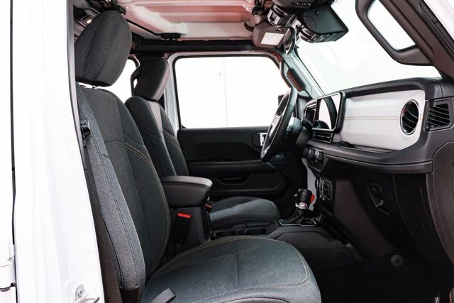 2025 Jeep Wrangler 4-Door Sahara - Photo 13