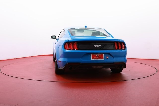 2022 Ford Mustang EcoBoost photo 3