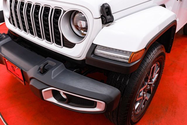 2025 Jeep Wrangler 4-Door Sahara - Photo 37