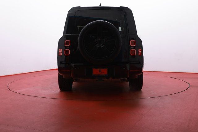 2024 Land Rover Defender X-Dynamic SE - Photo 4