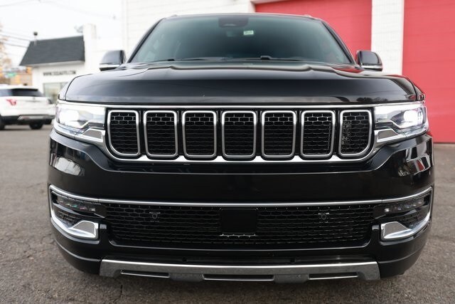 2024 Jeep Wagoneer L Series III photo 2