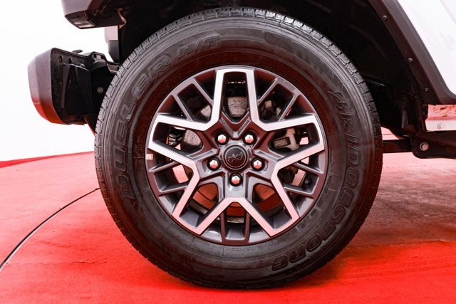 2025 Jeep Wrangler 4-Door Sahara - Photo 27