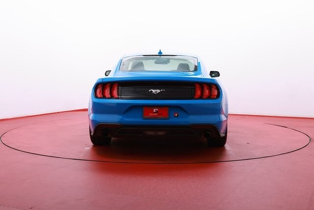 2022 Ford Mustang EcoBoost photo 4