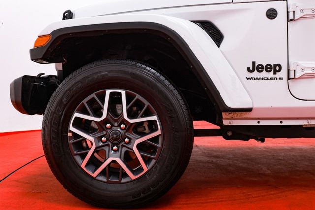 2025 Jeep Wrangler 4-Door Sahara - Photo 36
