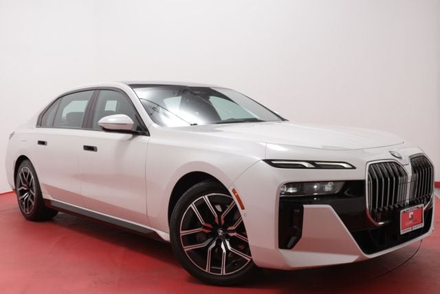 2024 BMW 7 Series 740i xDrive's photo