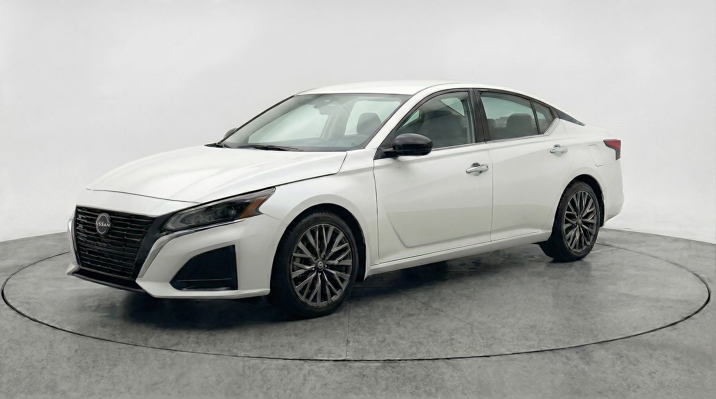 Thumbnail: 2025 Nissan Altima - 3